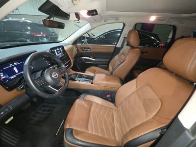 2025 Nissan Pathfinder Platinum