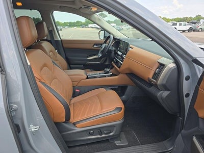 2025 Nissan Pathfinder Platinum