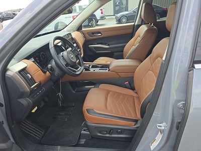 2025 Nissan Pathfinder Platinum
