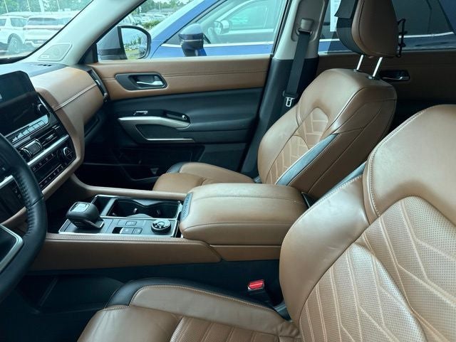 2022 Nissan Pathfinder Platinum