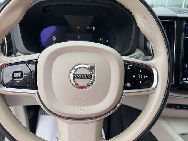 2023 Volvo XC60 B5 Plus Dark Theme