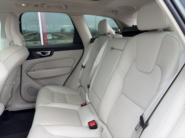 2023 Volvo XC60 B5 Plus Dark Theme