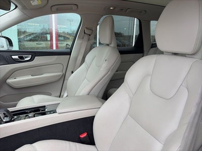 2023 Volvo XC60 B5 Plus Dark Theme