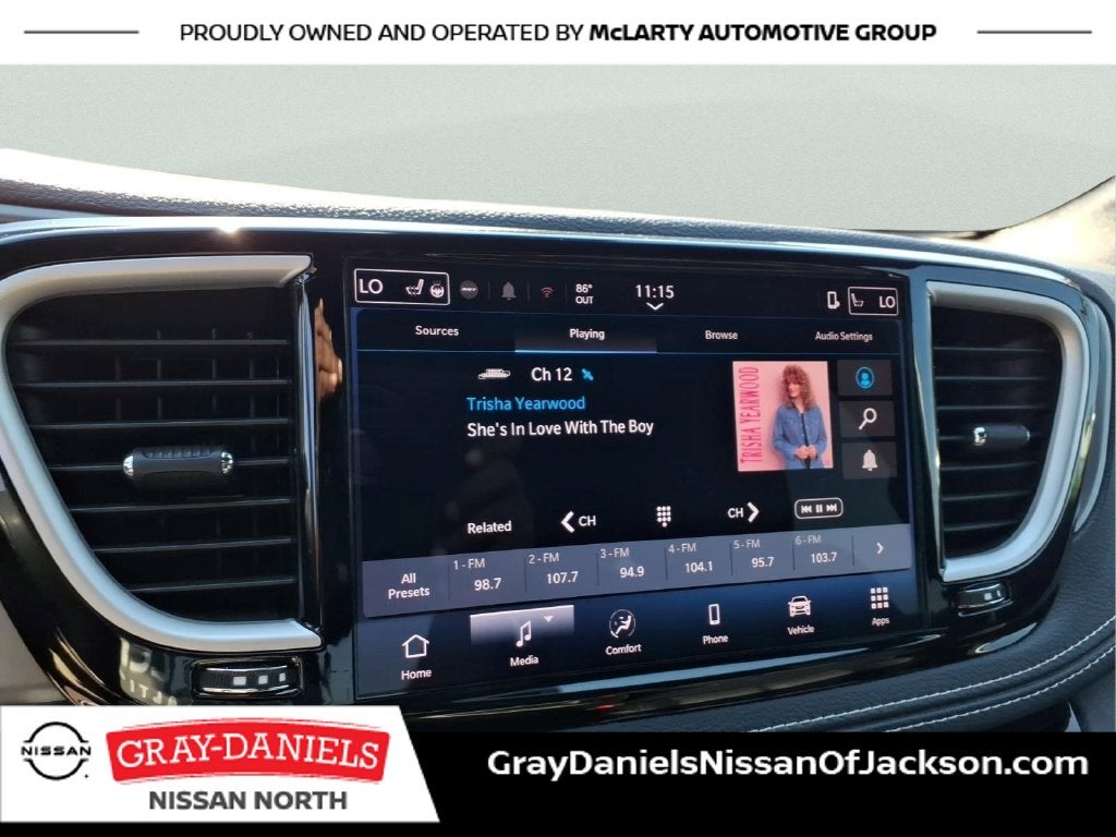 2025 Chrysler Pacifica Select