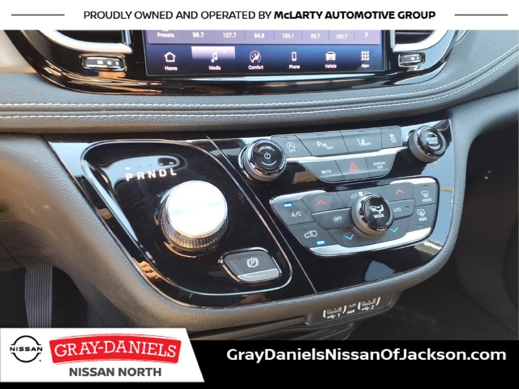 2025 Chrysler Pacifica Select