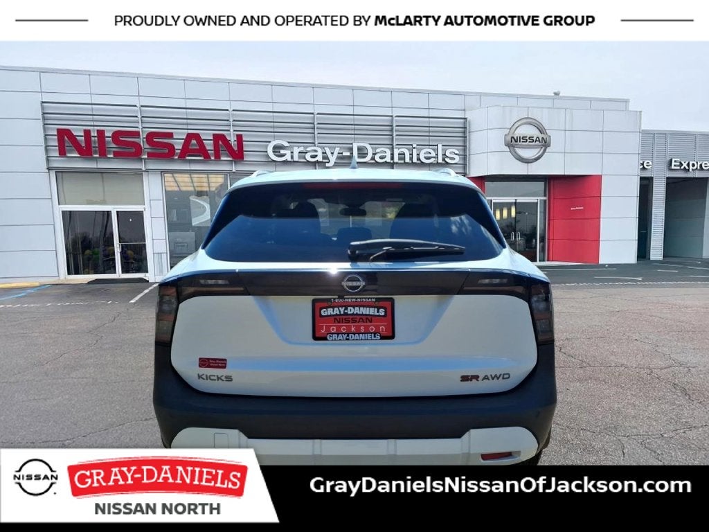 2025 Nissan Kicks SR