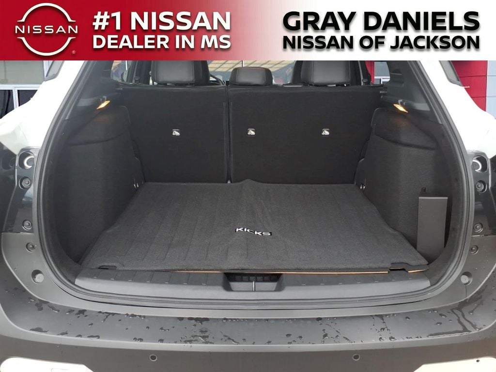 2025 Nissan Kicks SR