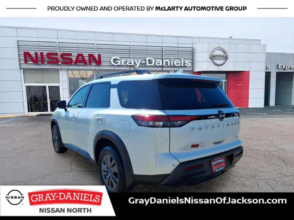 2024 Nissan Pathfinder SV