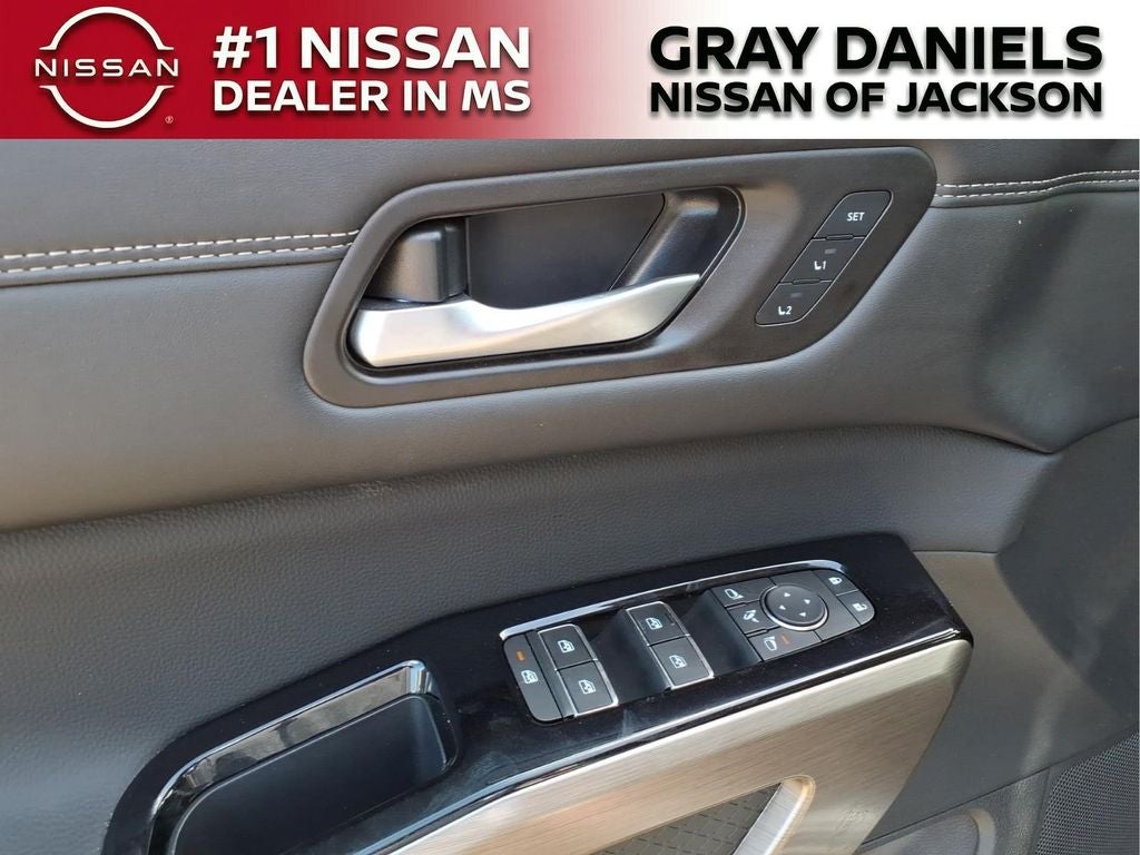 2025 Nissan Pathfinder Platinum