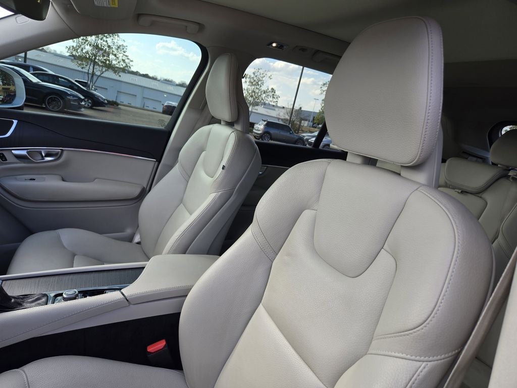 2020 Volvo XC90 T5 Momentum