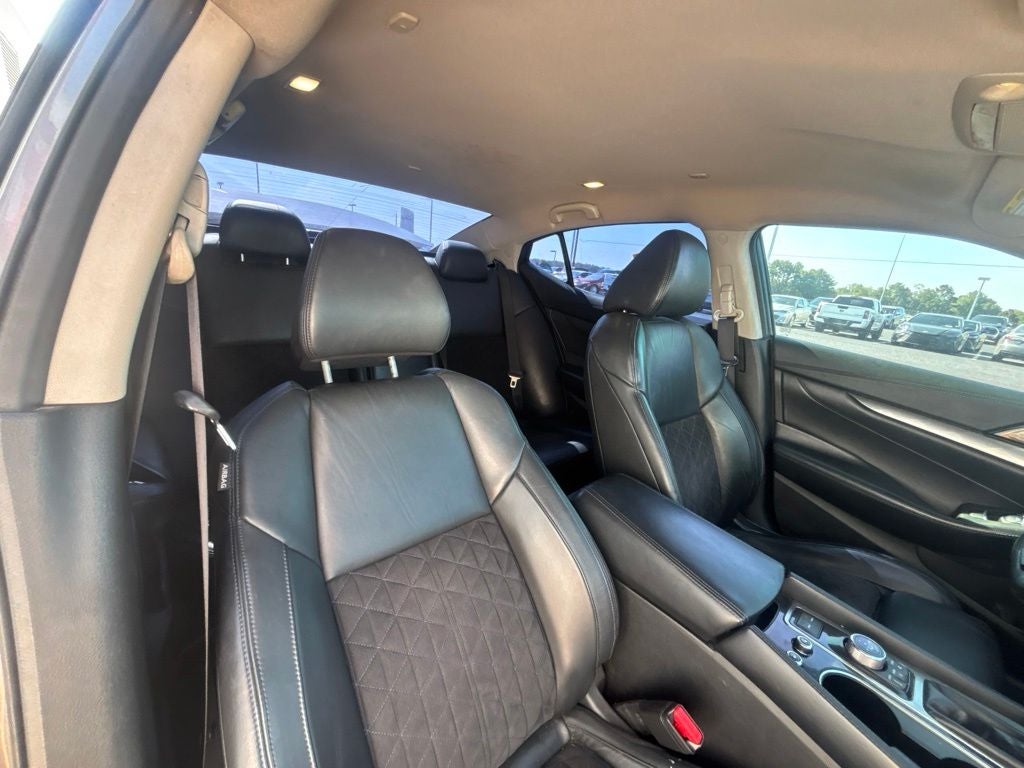 2017 Nissan Maxima SR