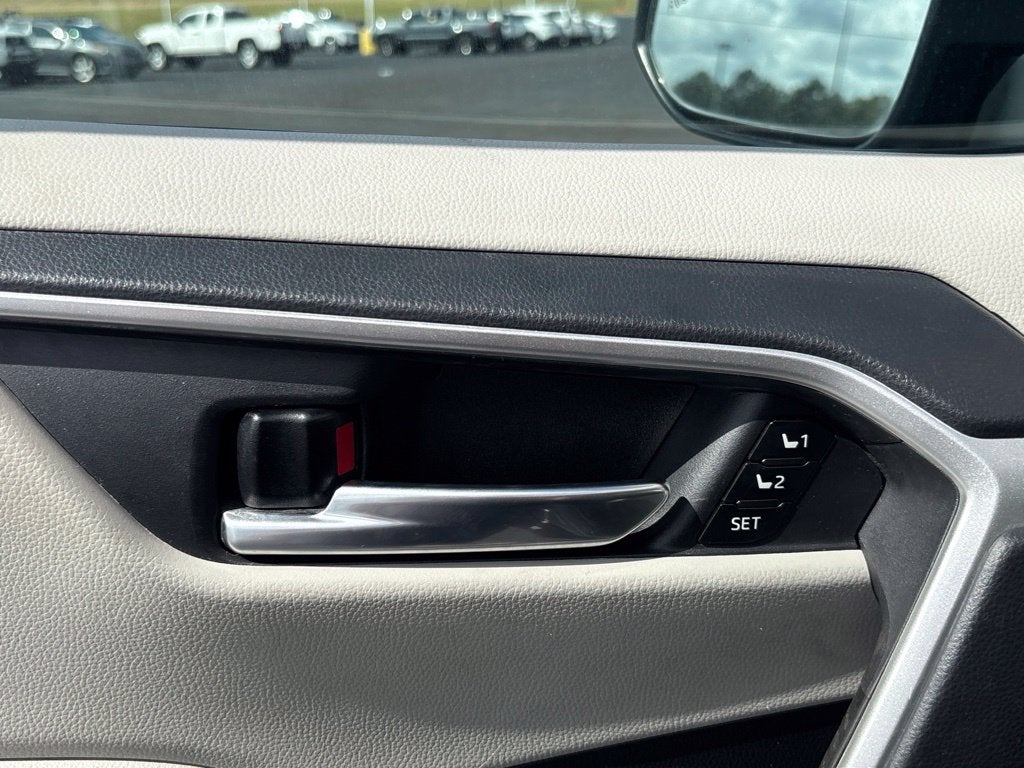 2021 Toyota RAV4 Hybrid XLE Premium