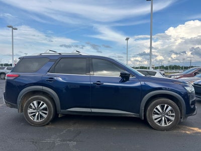 2023 Nissan Pathfinder SL