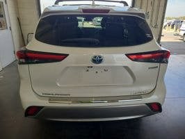 2021 Toyota Highlander Hybrid Platinum
