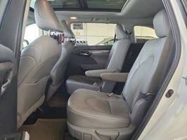 2021 Toyota Highlander Hybrid Platinum