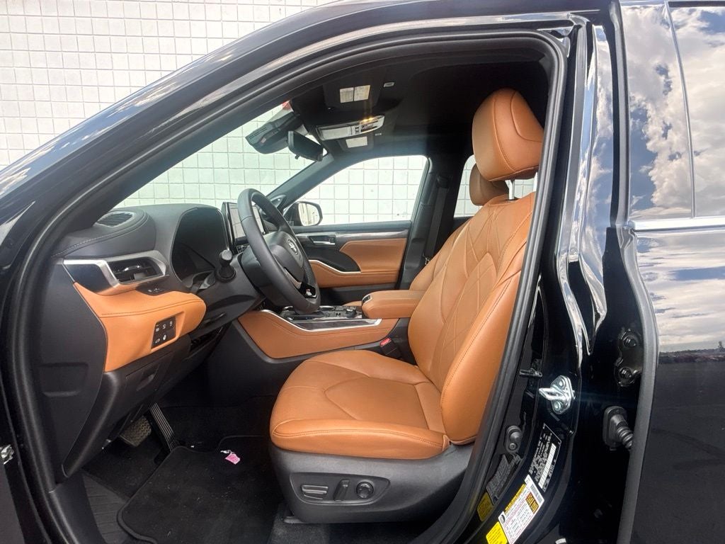 2025 Toyota Highlander Platinum