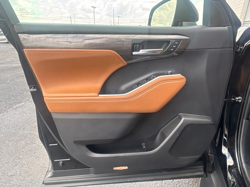 2025 Toyota Highlander Platinum