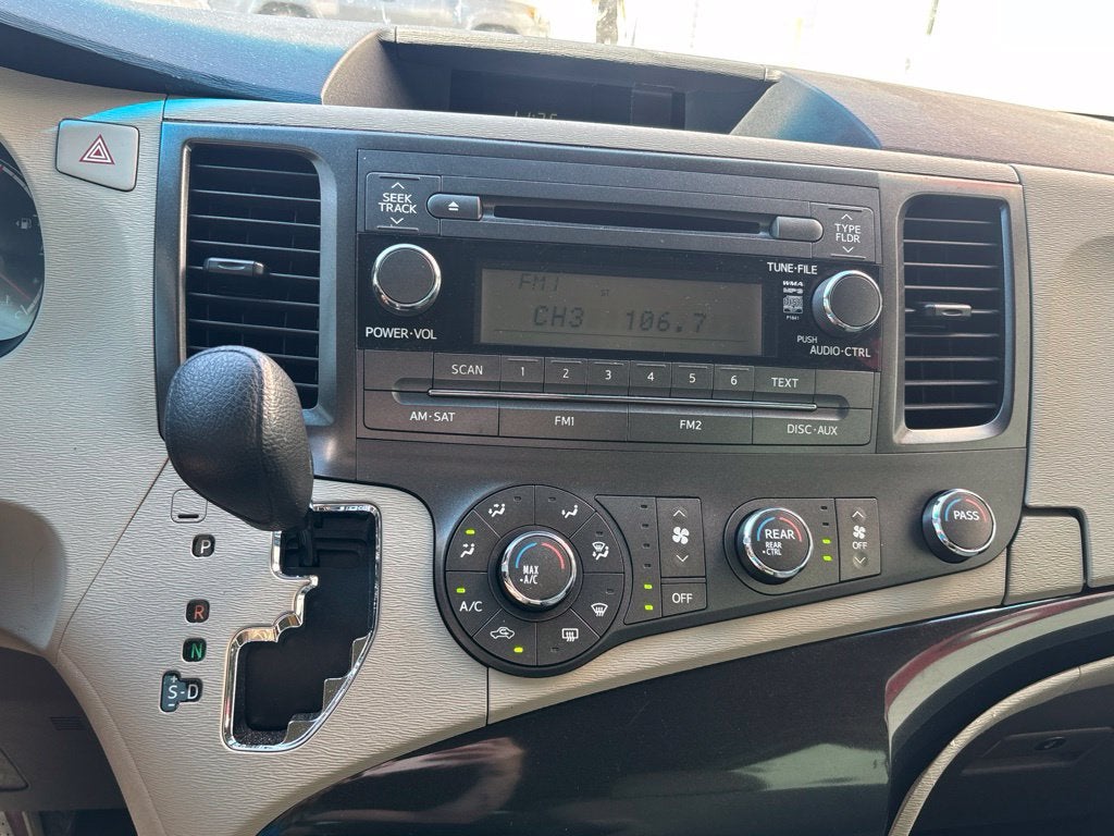 2014 Toyota Sienna L 7 Passenger