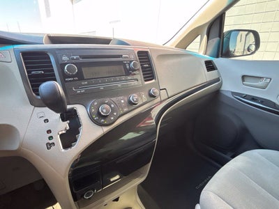 2014 Toyota Sienna L 7 Passenger