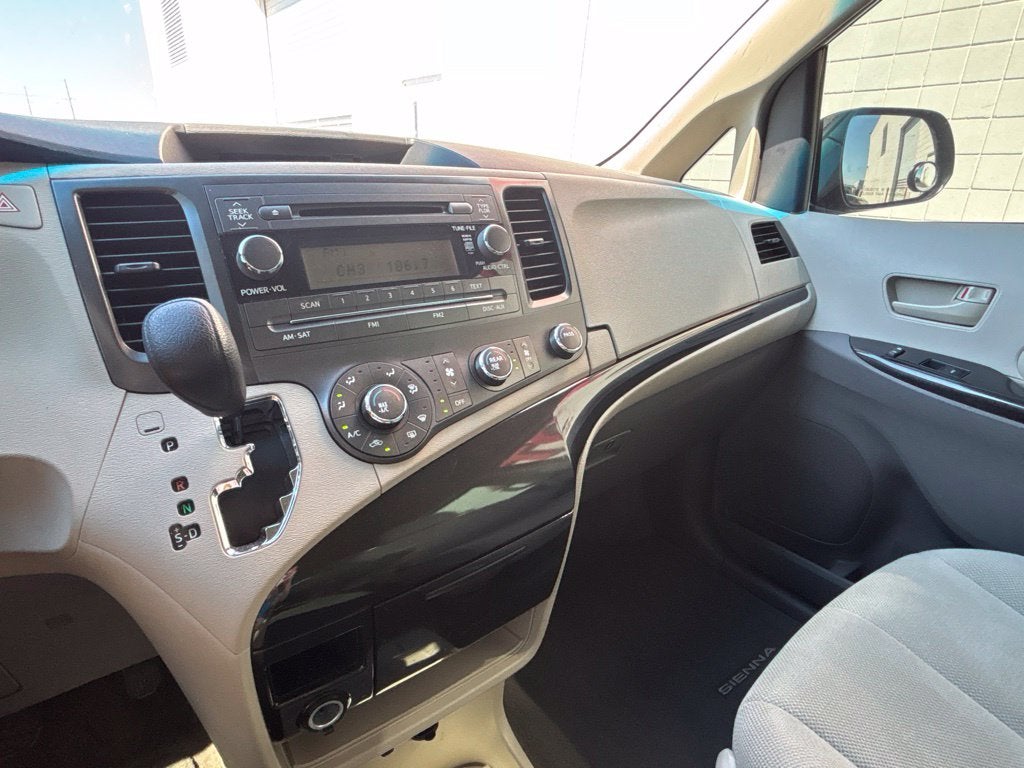 2014 Toyota Sienna L 7 Passenger