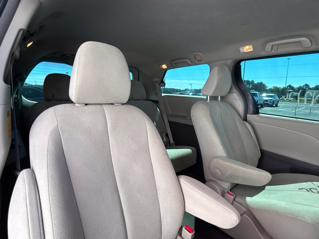 2014 Toyota Sienna L 7 Passenger