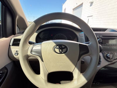 2014 Toyota Sienna L 7 Passenger
