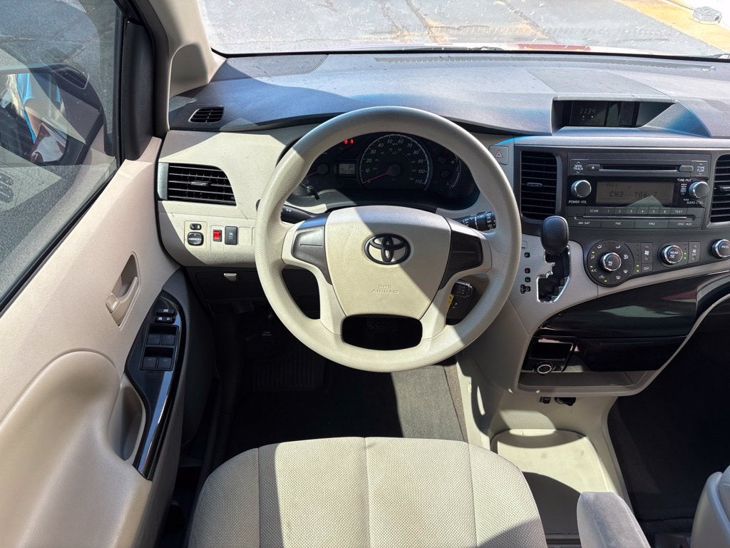 2014 Toyota Sienna L 7 Passenger