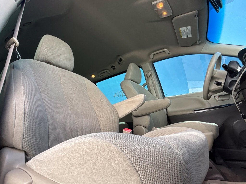 2014 Toyota Sienna L 7 Passenger
