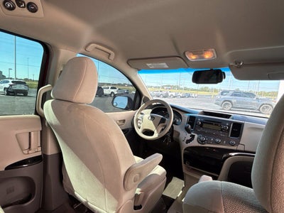 2014 Toyota Sienna L 7 Passenger