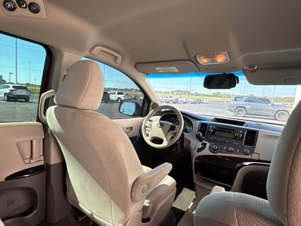 2014 Toyota Sienna L 7 Passenger