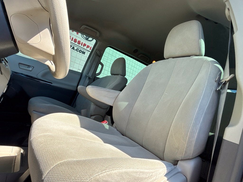 2014 Toyota Sienna L 7 Passenger