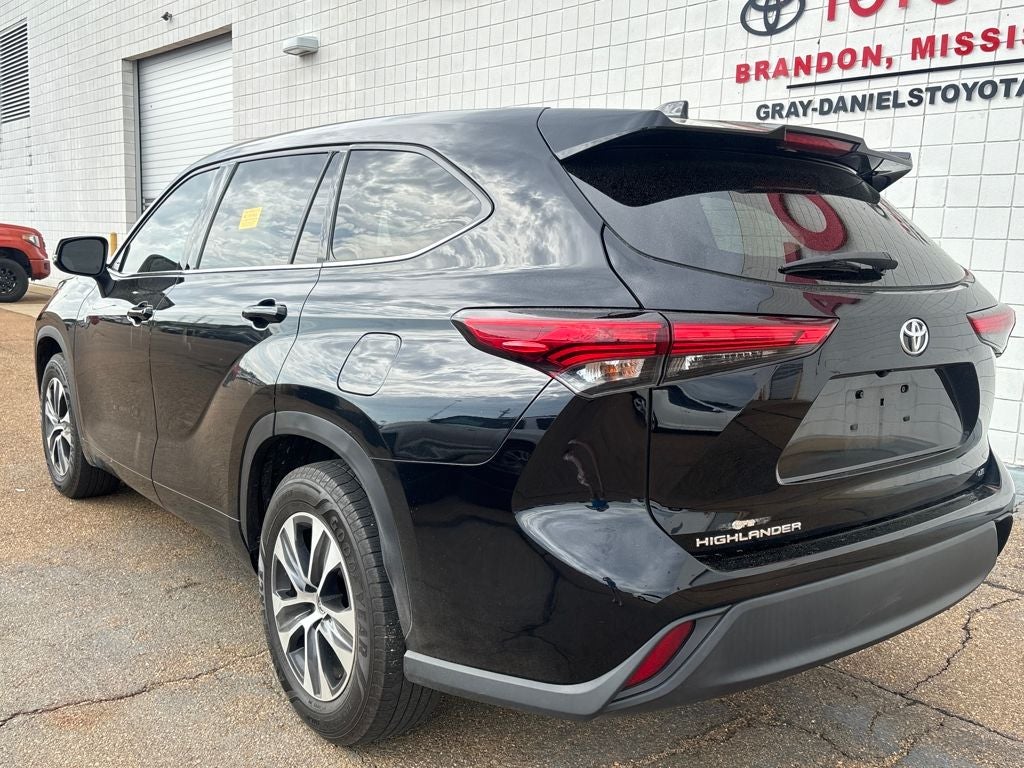 2021 Toyota Highlander LE