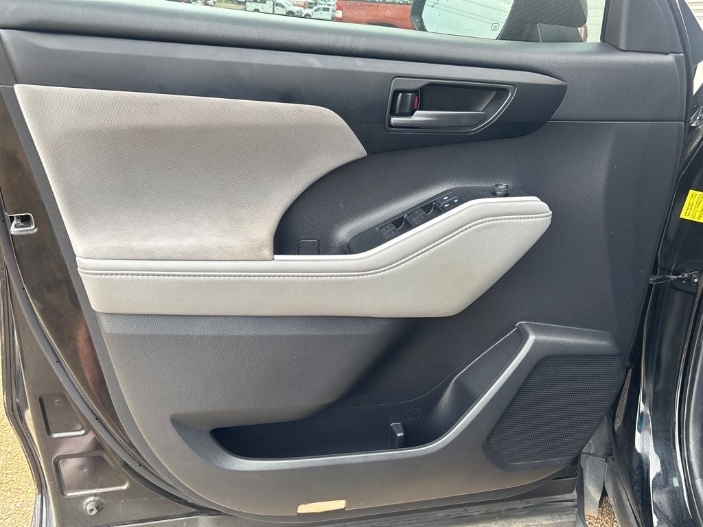 2021 Toyota Highlander LE