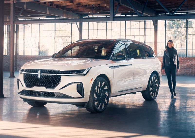 A person approaches a 2024 Lincoln Nautilus® SUV. | Gray-Daniels Lincoln in Brandon MS