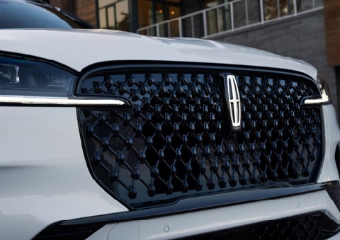 The front grille of a 2026 Lincoln Aviator® SUV is shown. | Gray-Daniels Lincoln in Brandon MS