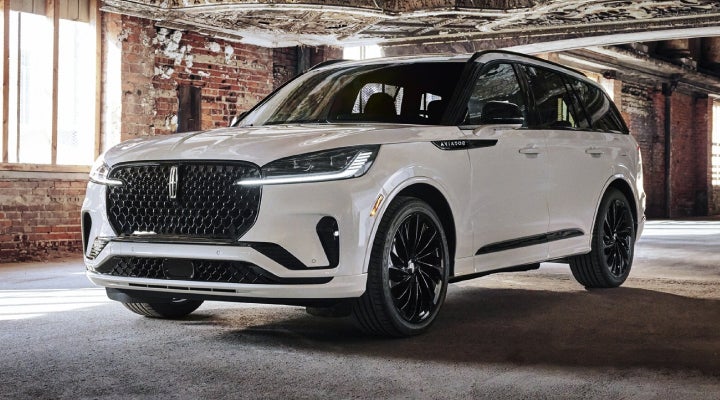 A 2026 Lincoln Aviator® SUV is shown with the available Jet Appearance Package. | Gray-Daniels Lincoln in Brandon MS