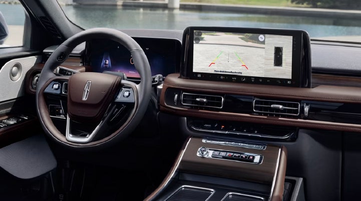 The backup camera of the 2027 Lincoln Aviator® SUV is displayed on screen. | Gray-Daniels Lincoln in Brandon MS